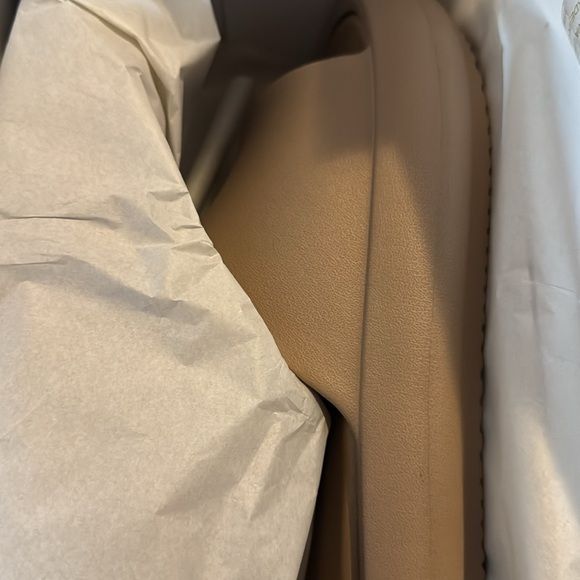 J/SLIDES SQUISH Sand EVA Platform Slides Size 10.5 or 11 - Picture 5 of 6